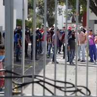 Pese a resguardo policiaco, paristas vuelven a tomar rectoría de Universidad Michoacana