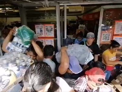 Habitantes de Acapulco justifican los saqueos: “El gobierno no se ha venido a parar”
