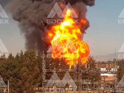 Combaten fuerte incendio en fábrica de pinturas en Lerma, Edomex
