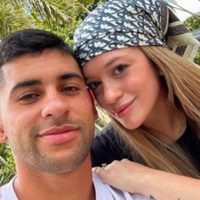 Así es por dentro el jardín de Cristian Romero y Karen Cavaller: detalles en madera y un rincó muy exclusivo