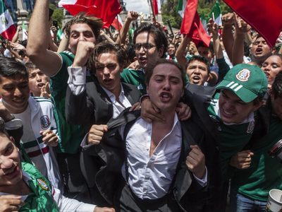 La FIFA sanciona al TRI con dos partidos por grito homofóbico de aficionados