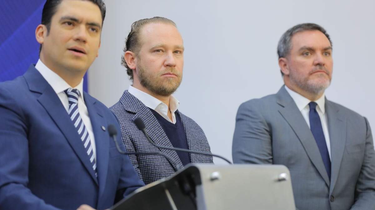 Jorge Romero, Santiado Taboada y Federico Döring del Comité Ejecutivo Nacional del PAN en su pronunciamiento a favor de los migrantes mexicanos