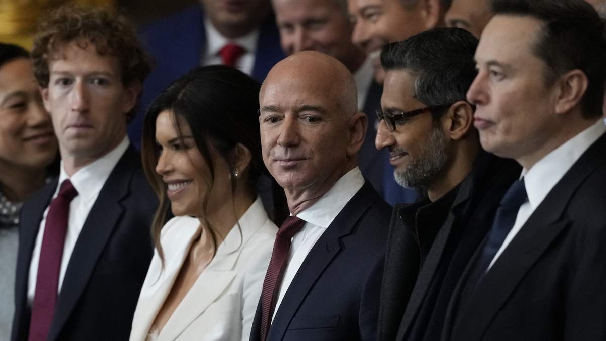 Mark Zuckerberg, Jeff Bezos, Sundar Pichai y Elon Musk, en la ceremonia de investidura