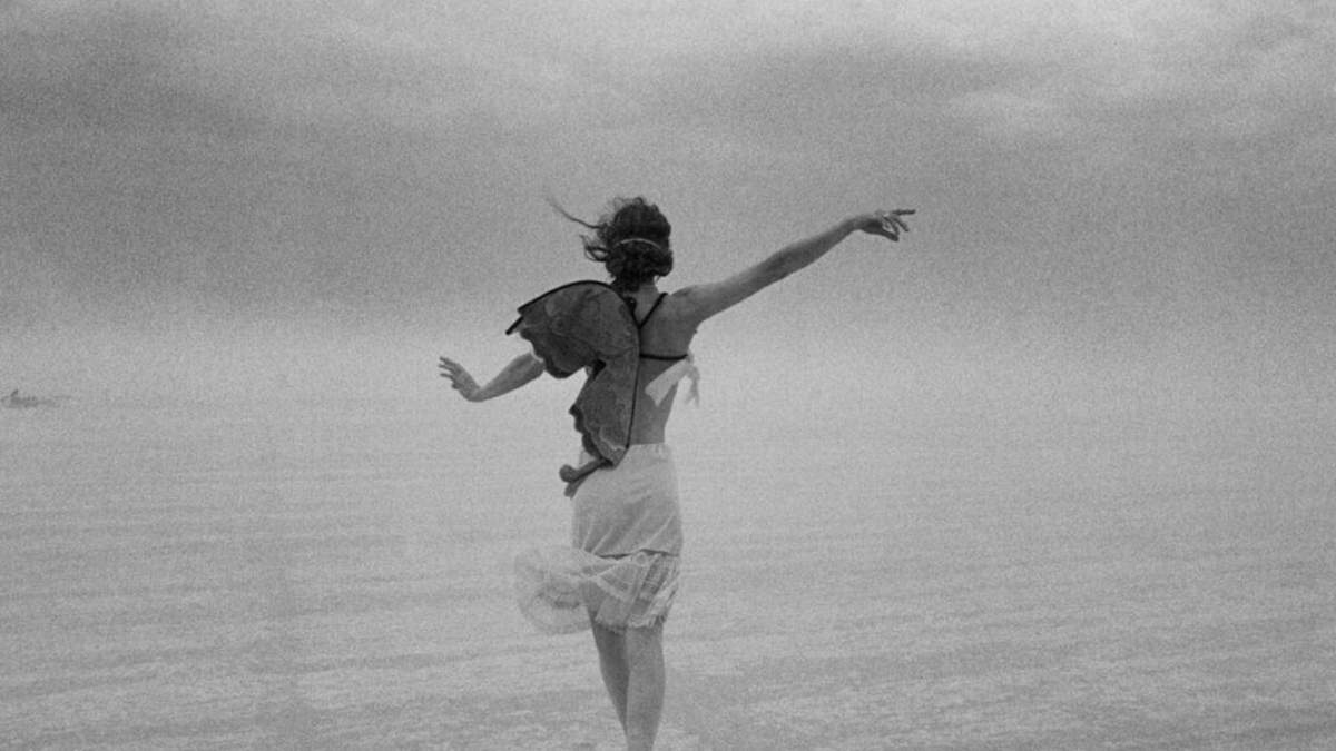 "Alas de Mariposa", foto de Cristina García Rodero en la Galería Blanca Berlín