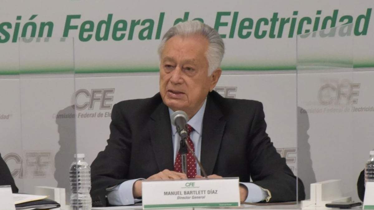 El titular de la CFE, Manuel Bartlett