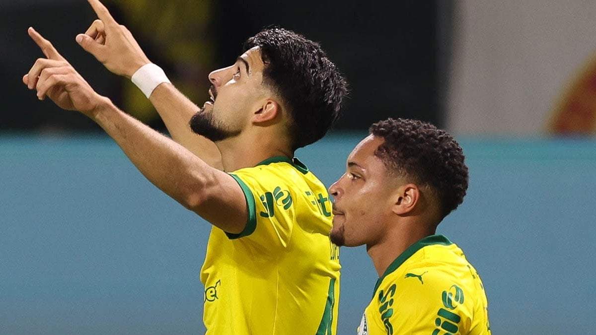El Flaco López anotó el cuarto. Tranquilos, es la camiseta alternativa de Palmeiras.