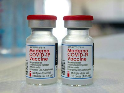 Desde el oficialismo afirman que "es posible la autorización de la vacuna de Moderna en adolescentes