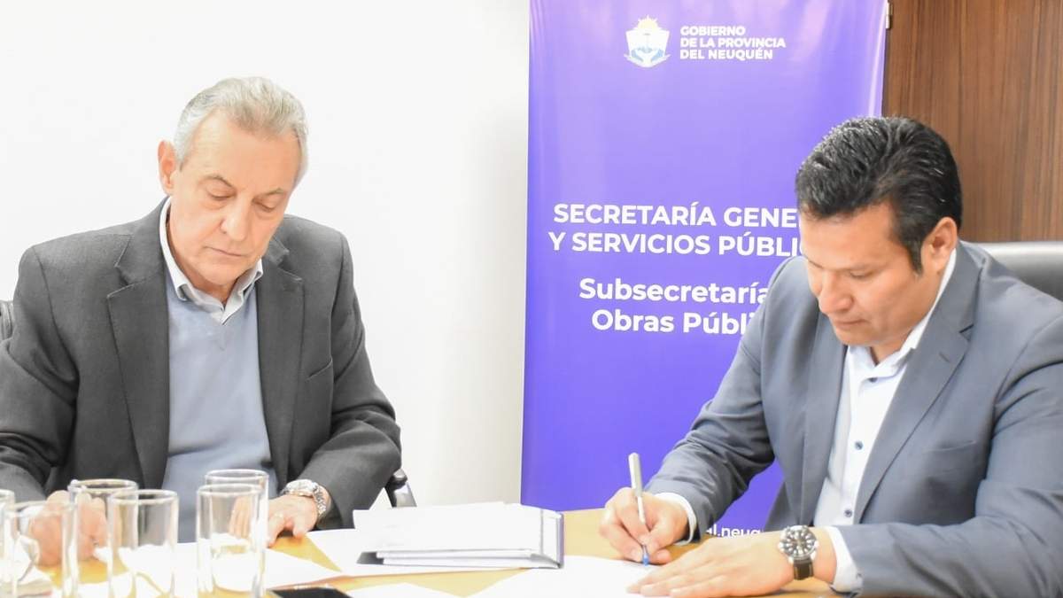 Roberto Deza (izquierda) es uno de los funcionarios investigados por la explosión de Aguada San Roque. Fuente: (Twitter)