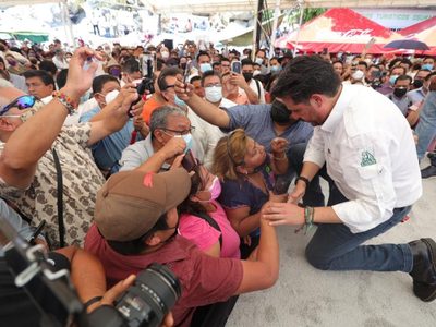 El director del IMSS hace campaña en Chiapas en favor de la reforma eléctrica de AMLO
