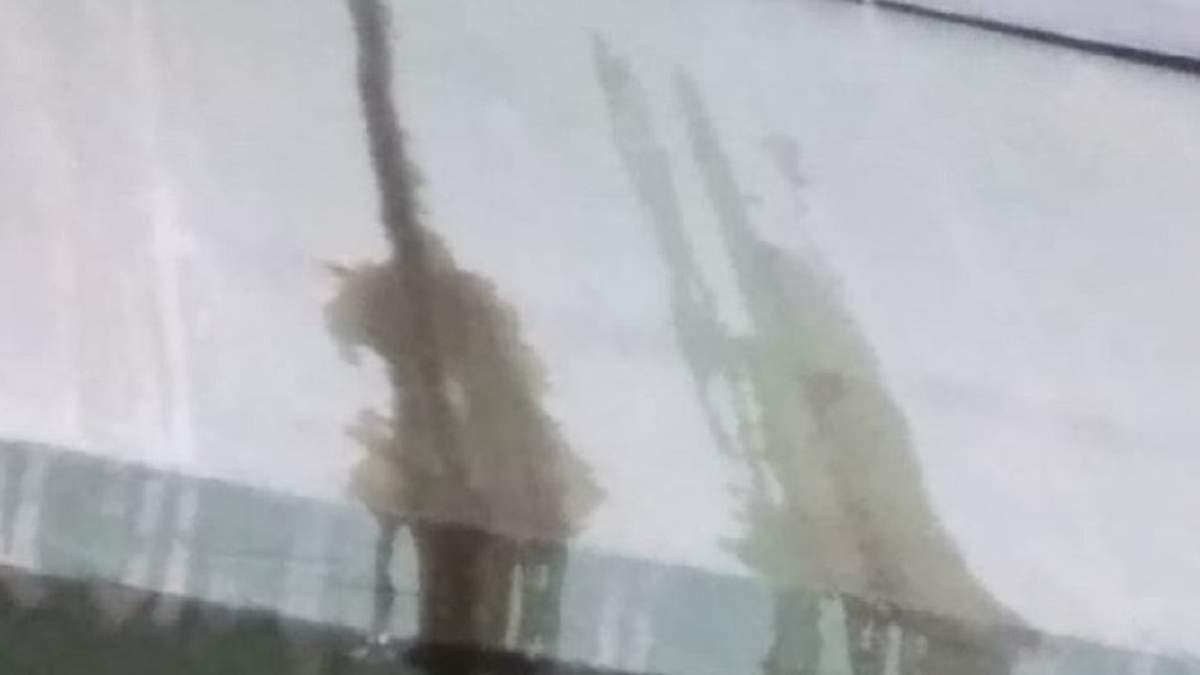 Filtraciones en edificio de los CPEM 85 y 58. Fuente: (Weblavoz)