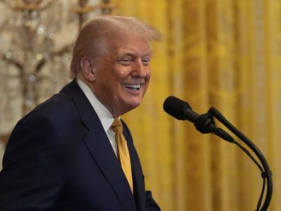 Trump anuncia acuerdo comercial con Japón que reduce arancel al 15 por ciento