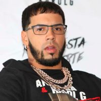 ¡FURIOSO! Anuel AA arremete contra todo en Instagram. ¿Qué pasó con Karol G?