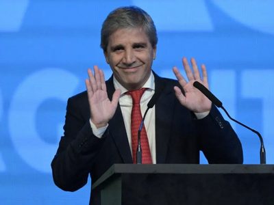 Caputo anuncia una nueva licitación de tubos de acero y relativiza el conflicto con Techint