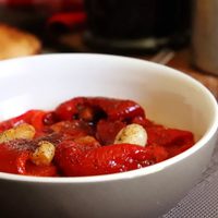 Morrones asados: una receta perfecta para picotear, sin gastar fortuna y lista en tiempo récord