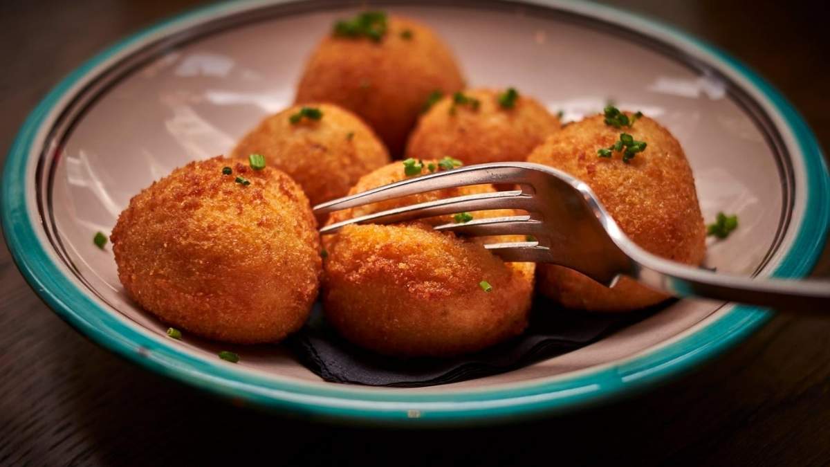 Croquetas de garbanzo y queso. Fuente: (Instagram).