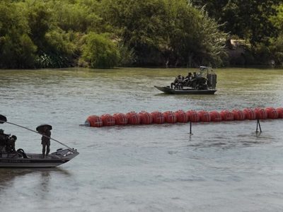 Autoridades tratan de identificar dos cadáveres hallados en el Río Bravo; uno junto a boyas flotante