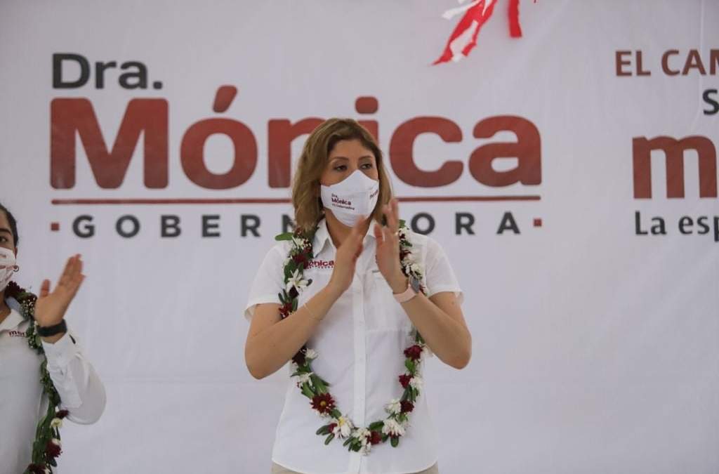 Mónica Rangel en campaña en SLP