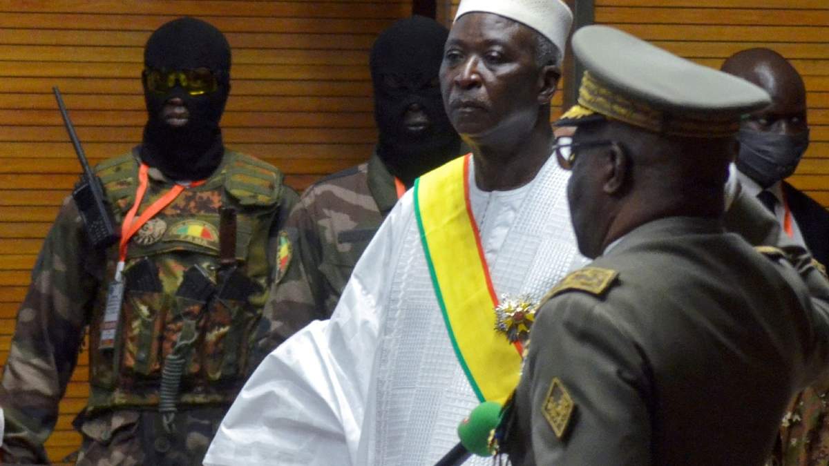 Momento de la destitución del presidente transitorio de Mali, Bah Ndaw. Fuente: (Twitter)