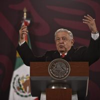 “Ya le llaman la ministra del pueblo”: AMLO celebra la llegada de Lenia Batres a la SCJN