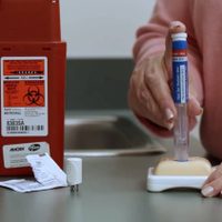 Descartan supuesta mayor efectividad de un fármaco para la artritis contra el covid-19 grave