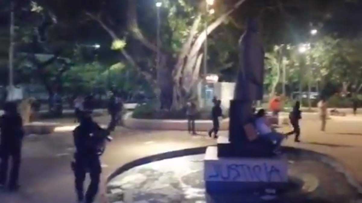 Los actos de represión ocurrieron la noche de este lunes en Cancún