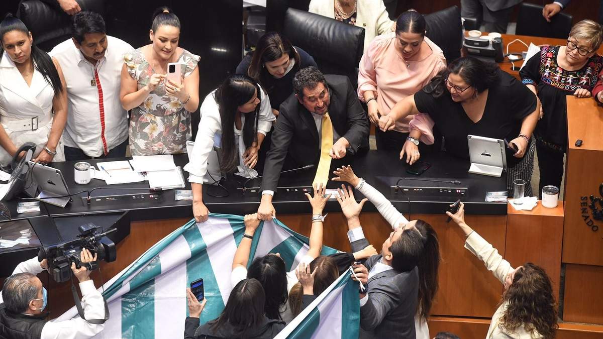 César Cravioto en el momento del altercado
