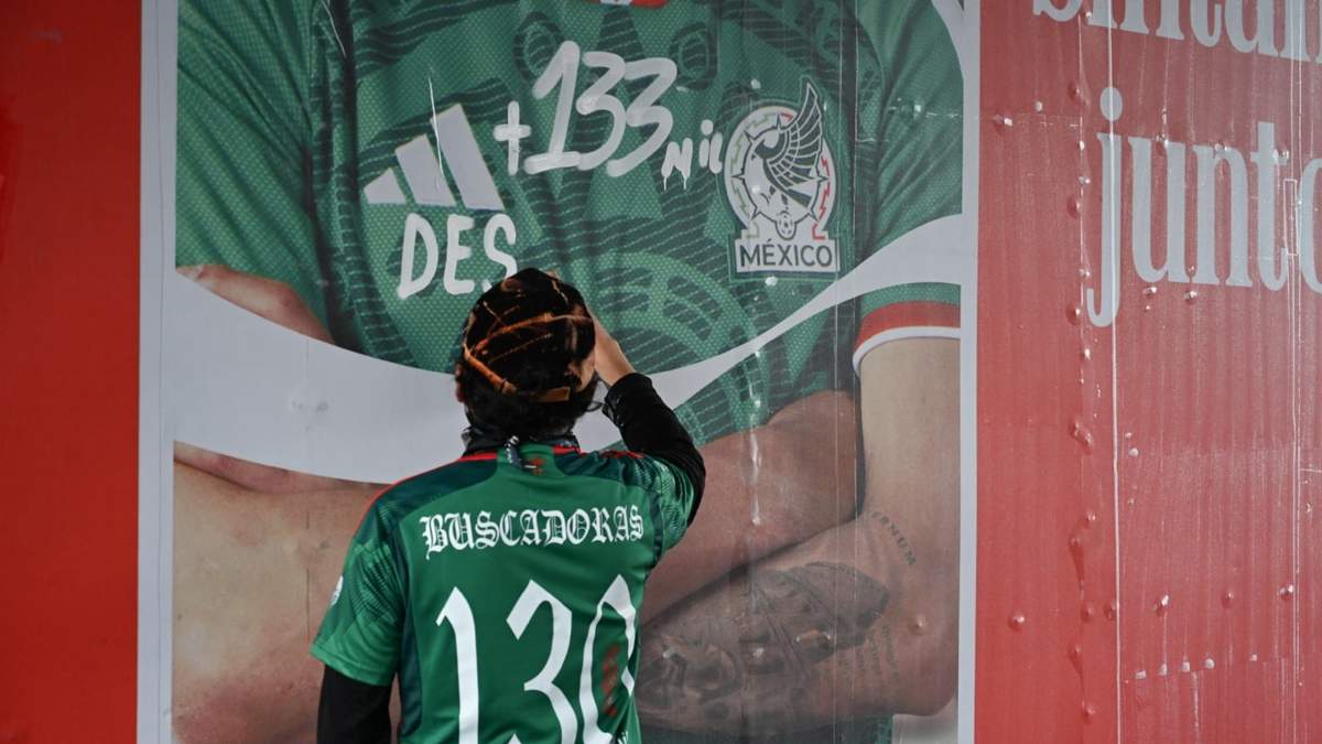 Manifestación en el bajo puente del Estadio Ciudad de México