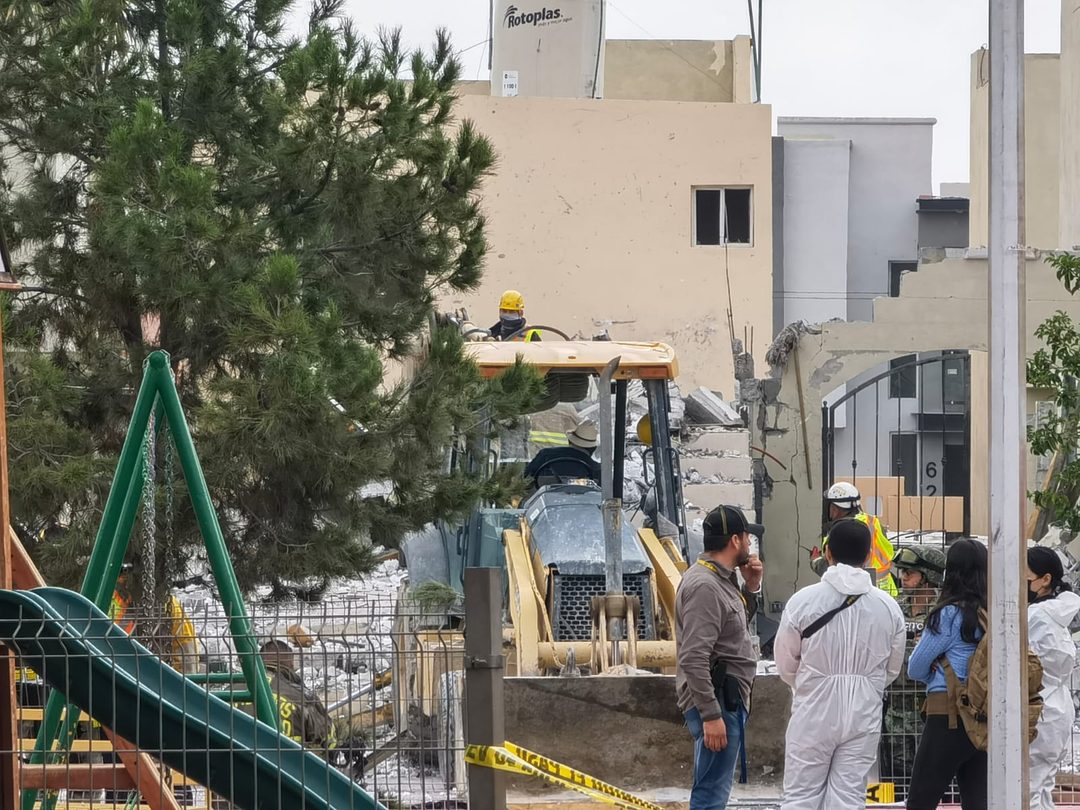 Explosión fuga gas derrumbe Saltillo muertos bomberos policías rescate