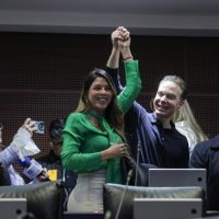 Manuel Velasco destapa a Ruth González, esposa del gobernador, como candidata en San Luis Potosí