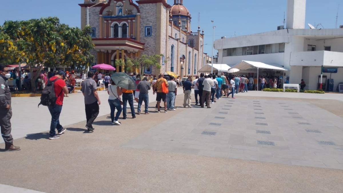 Votación en una de las casillas especiales