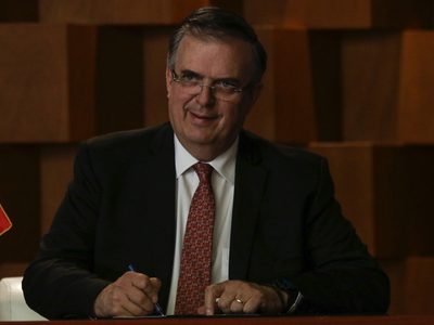 Que mexicanos en EU participen en la encuesta de Morena: Ebrard