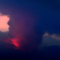 Japón declara la alerta máxima por la erupción del volcán "Sakurajima"