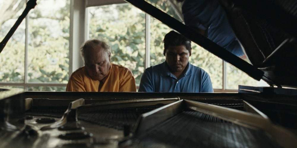 Documental sobre el pianista estadunidense Romayne y su ahijado rarámuri, también músico, Romeyno