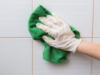 No gastes en pintura nueva: mirá cómo sacar las manchas de las paredes de la cocina con solo 3 ingredientes