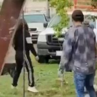 Hombre dispara y embiste a dos mujeres tras pelea por terreno