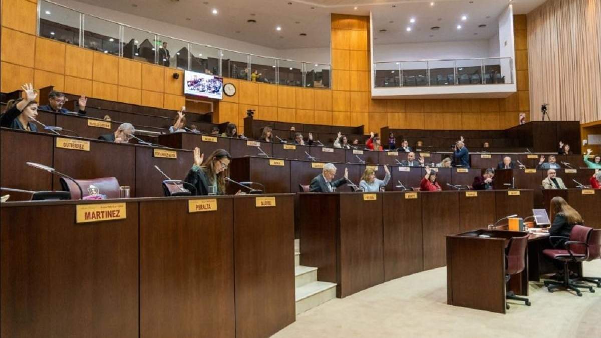 Legislatura de la provincia de Neuquén, donde se intentará aprobar la toma de deuda en dólares. Fuente: (Facebook)