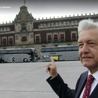 "Becarios sí, sicarios no", ofrece AMLO a los jóvenes en el documental "Esto soy" (Video)