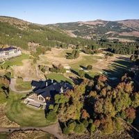 Un hombre apareció muerto en un auto en el Chapelco Golf de San Martín de los Andes: la Justicia analiza las pericias en la zona