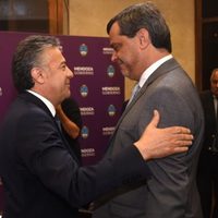 La renuncia que consolida el poder de Cornejo