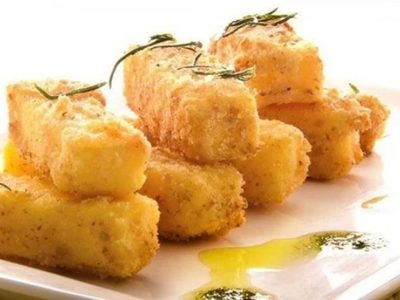 Bastoncitos de polenta y zanahoria con queso: blanditos por dentro y crocantes por fuera, una receta rica y saludable