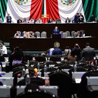 Sin el PAN, PRI y PRD, diputados avalan reelección de legisladores sin dejar cargo