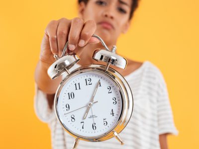 ¿Llegas siempre tarde? La psicología te explica el porqué