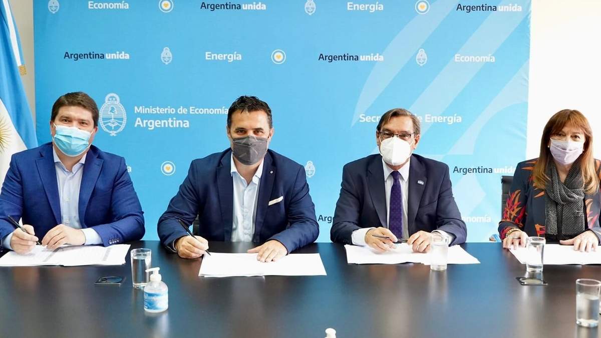 La firma entre la Secretaría de Energía y autoridades de Tucumán. Fuente: (Twitter)