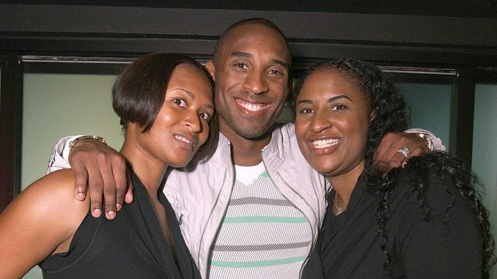 Kobe Bryant y sus hermanas. Fuente: (Instagram)