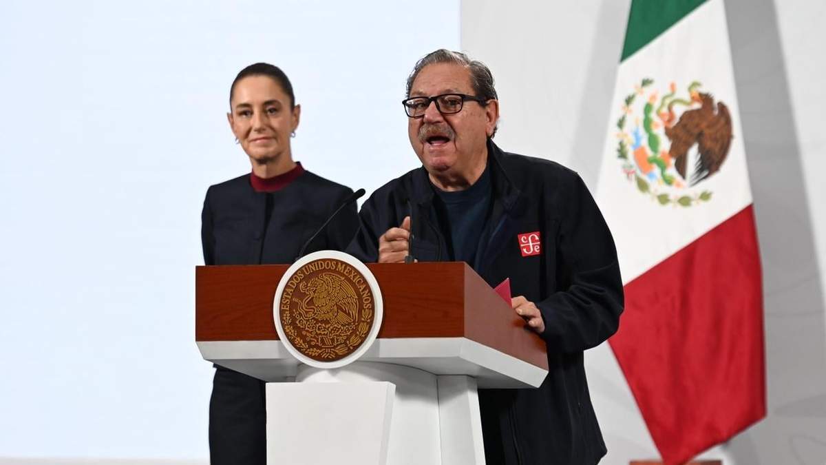 Paco Ignacio Taibo II y la presidenta Claudia Sheinbaum en la conferencia del jueves