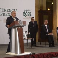 AMLO anuncia acuerdo para regularizar "autos chocolate"