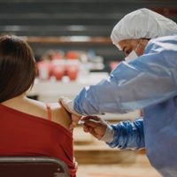 Vacunación de terceras dosis a mayores de 50 años y personal de Salud: conocé el cronograma