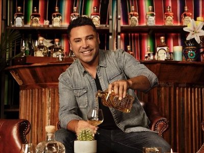 Óscar de la Hoya es demandado por agredir sexualmente a exempleada de Casa México