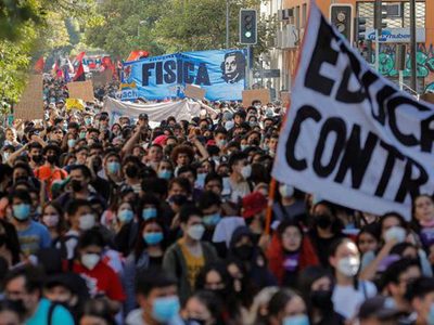 La primera manifestación estudiantil bajo el nuevo Gobierno dejó un herido de bala en Chile