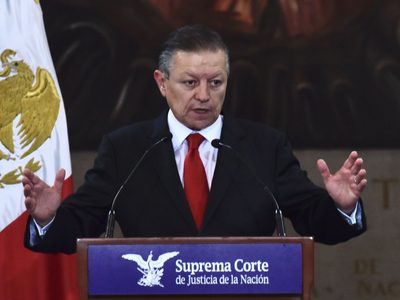 El ministro Zaldívar defiende su proyecto de ley sobre feminicidio
